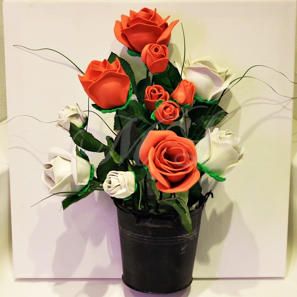 Gesteck Rote & Weiße Rosen (2016) (EVA/Thikas)