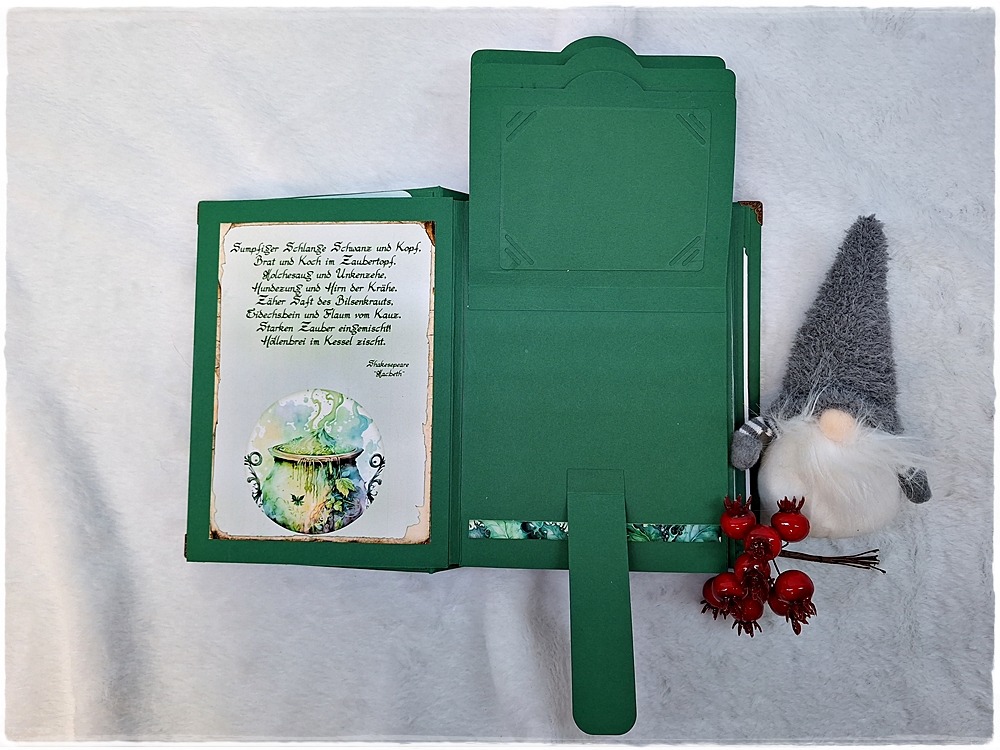 Scrapbook "Green Witch" 06