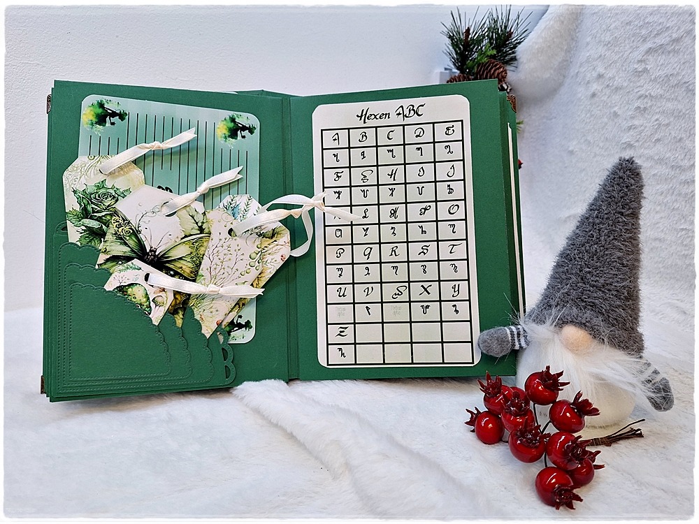 Scrapbook "Green Witch" 07