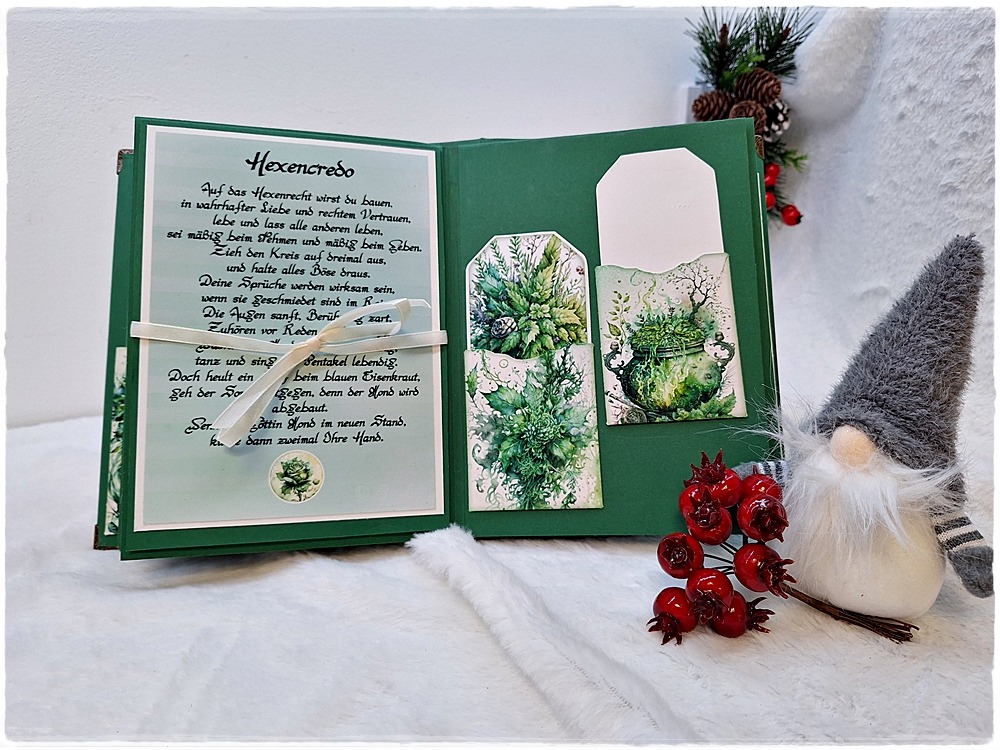 Scrapbook "Green Witch" 09