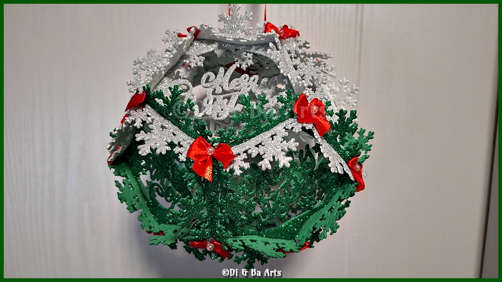 B W Ball Grün Silber Rote Schleifen (eva) 02